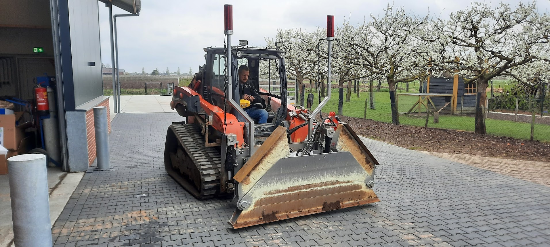Schnellwechsler mit Planierschild